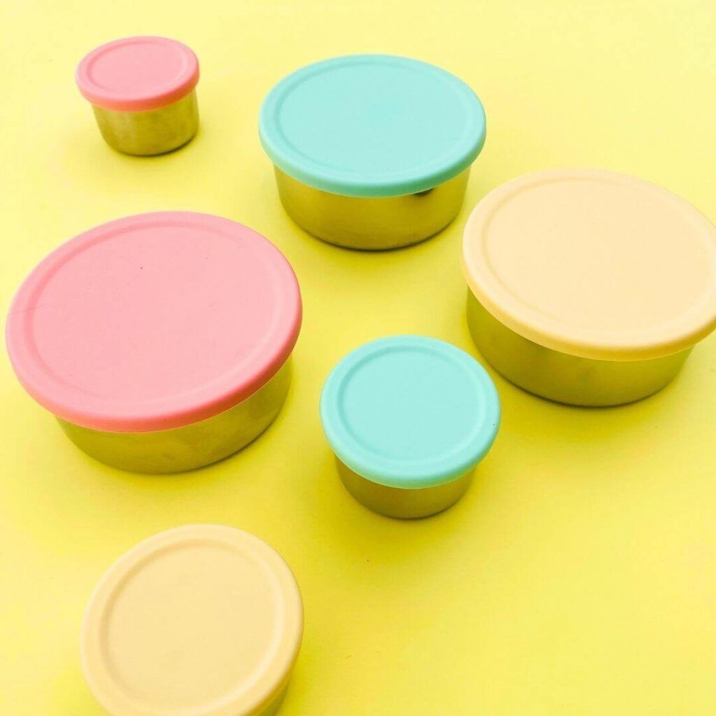 Botecitos de acero inoxidable para niños con tapas de silicona de colores pastel
