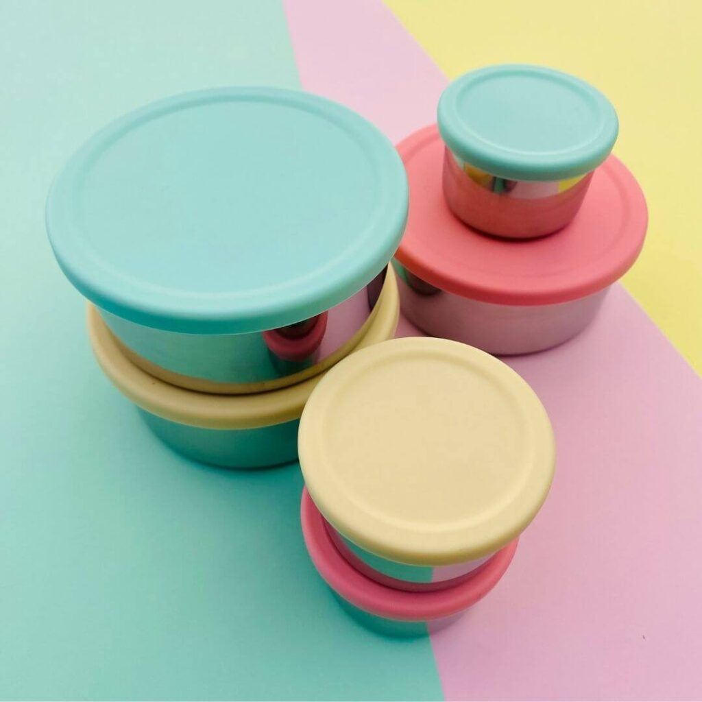 Botecitos PicYNic de acero inoxidable con tapas de silicona alimentaria en varios colores