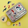Pack Completo Explora Total con fiambrera inox amarillo mango y pegatinas marinas y botecitos a juego Conjunto con Fiambrera de acero inoxidable color amarillo mango con pegatinas reutilizables infantiles de animales marinos y botes para snack picynic