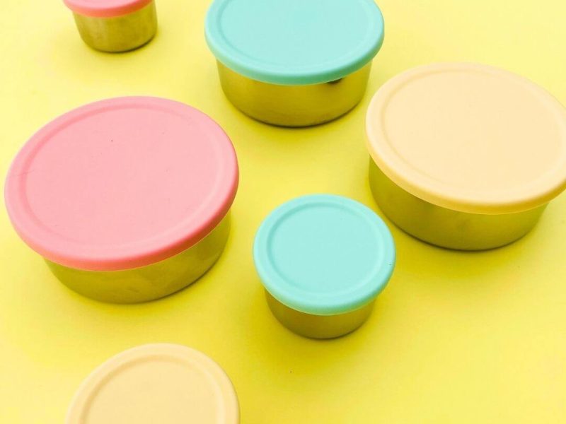 Botecitos de acero inoxidable para niños con tapas de silicona de colores pastel